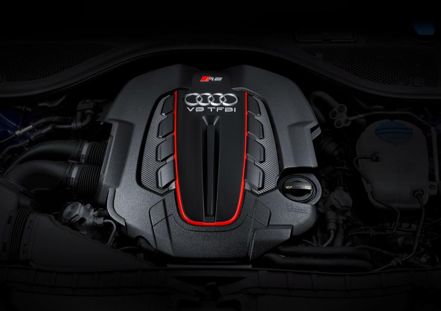 Моторный отсек Audi RS7 Sportback Performance 2015 года  (WW) (фото 26 из 30)